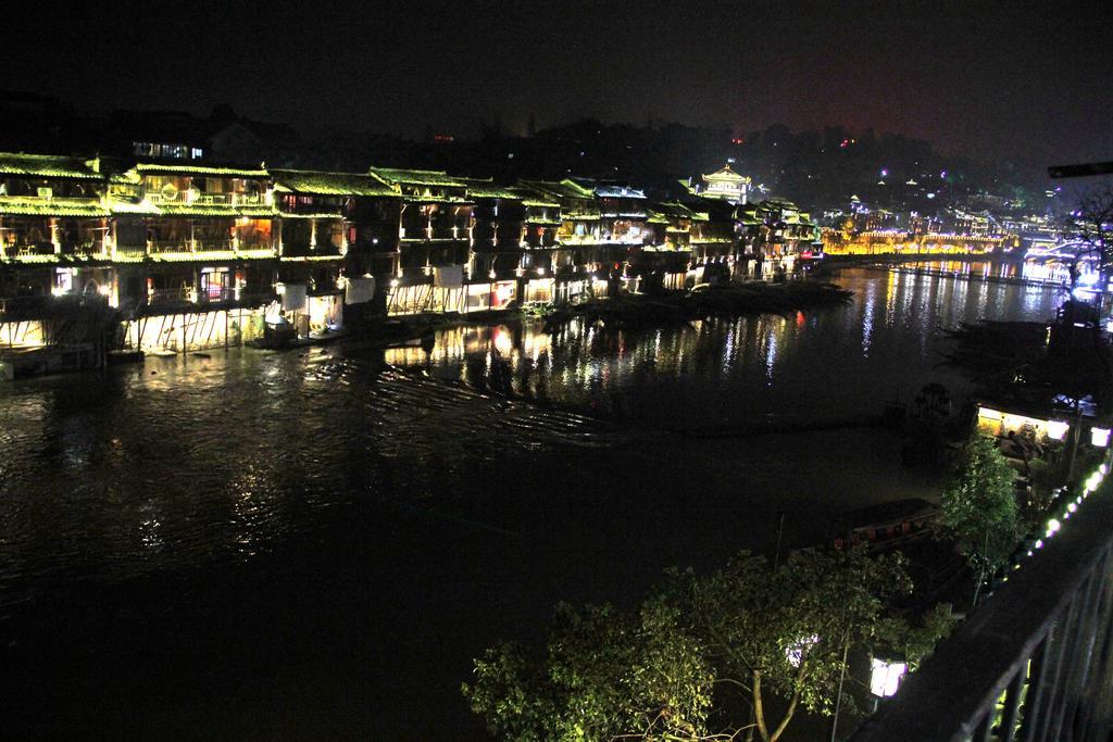 Fenghuang 1St Apartment 외부 사진